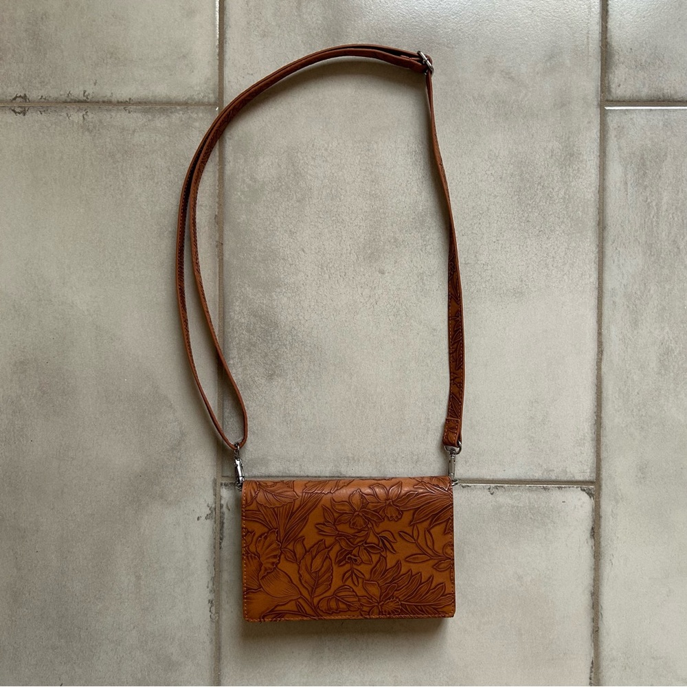 “SaveTheGirls” Touchscreen Leather Handbag and Wallet